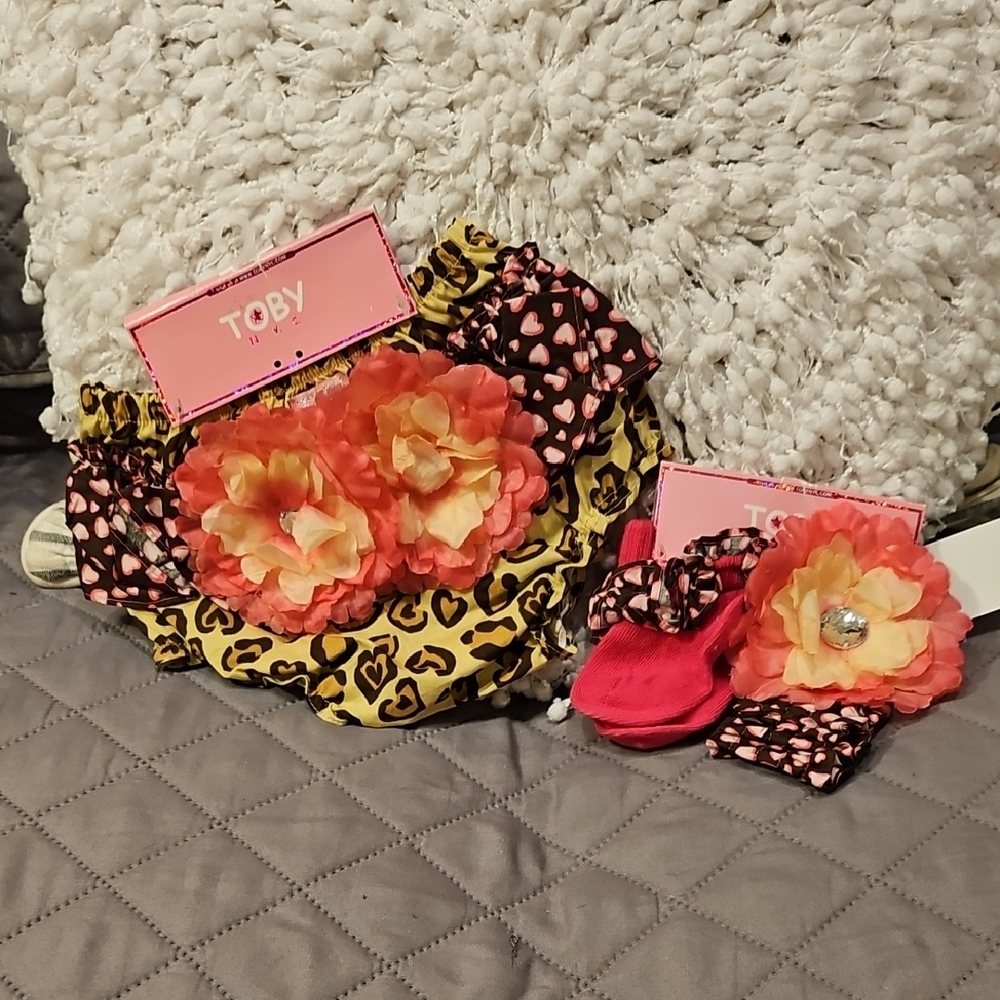 Toby N.Y.C. Kids Shorts, Headband and Socks Set with Floral Rhinestone Accent